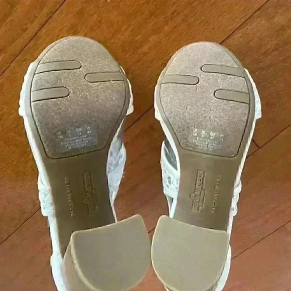 Fergalicious Maddox 3 Peep Toe Block Heels Maddox 3 Cream SIZE 6 (BRAND NEW) - Picture 15 of 16